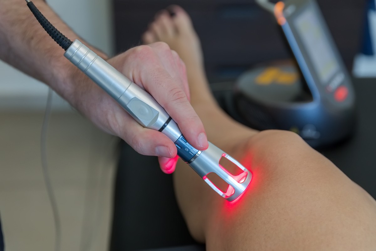 Class IV laser therapy device